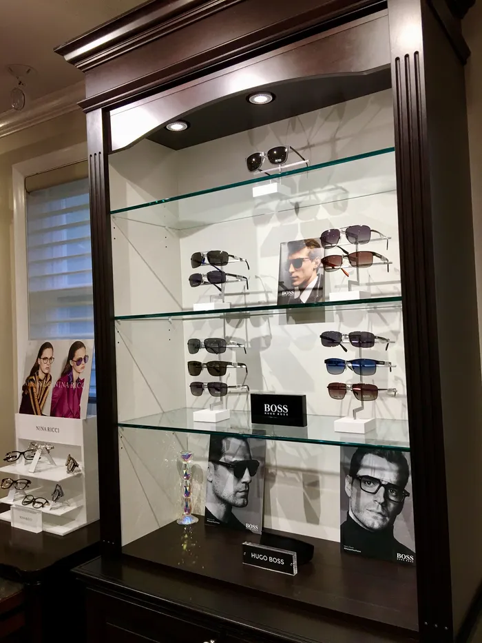 Sunglasses display case